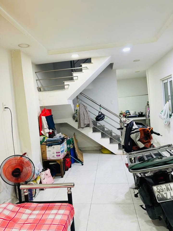 Nhà Riêng Quận 10 Lê Hồng Phong 5.5 Tỷ - Vị Trí Đẹp, Sổ Hồng Sẵn!