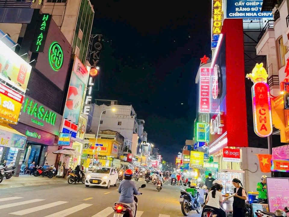 Nhà Mặt Tiền Tân Hương, Tân Uyên - Kinh Doanh Sầm Uất, 70m², 11.5 Tỷ