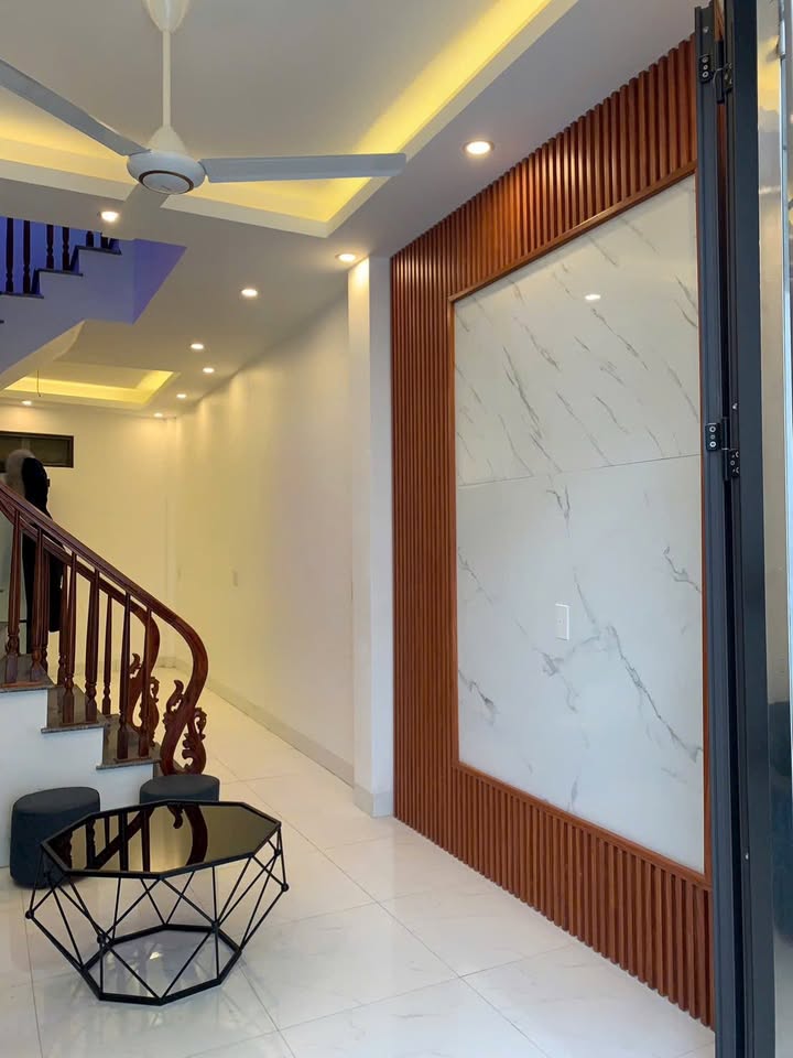 Nhà Riêng P. Lê Hồng Phong 30m² giá 1.8 tỷ - Sẵn sàng ở ngay!