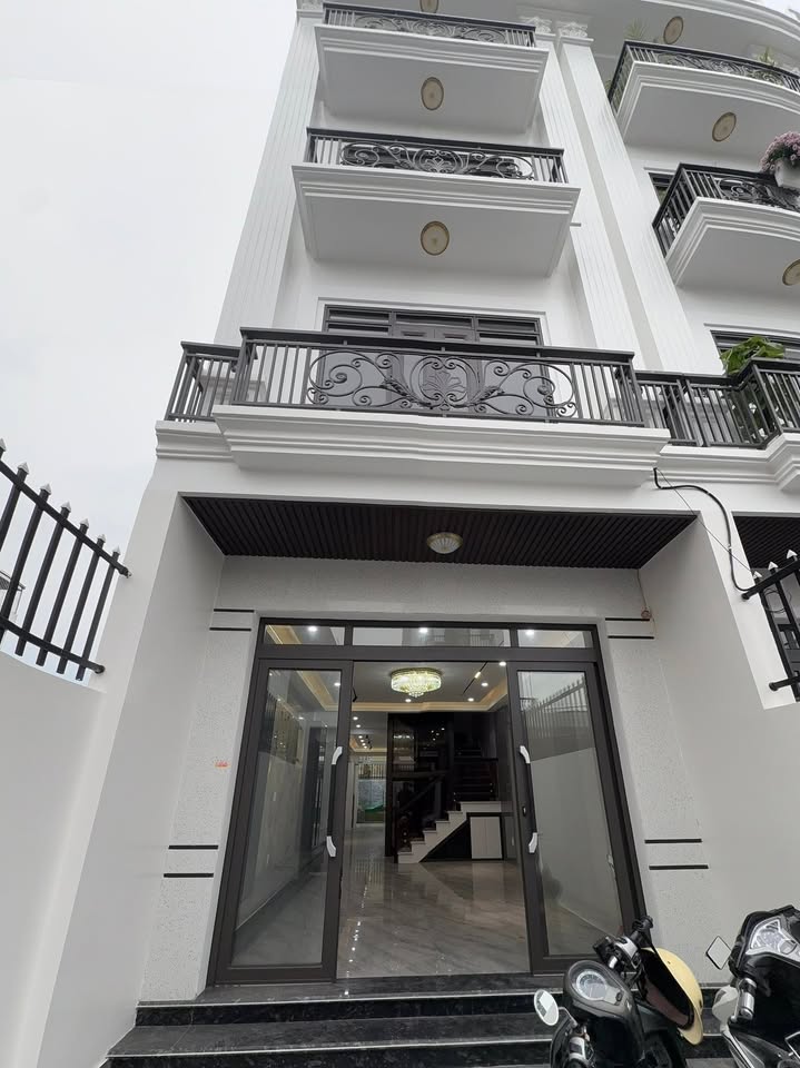 Nhà phố Vĩnh Niệm Lê Chân 141m² 8.9 tỷ - Có thang máy hồ cá Koi