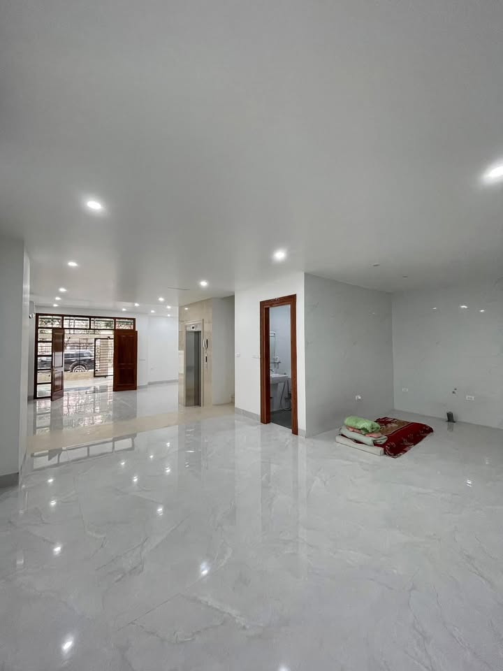 Nhà liền kề Hoàng Thành Mỗ Lao 110m² - Thang máy tiện nghi, sẵn sàng thuê!