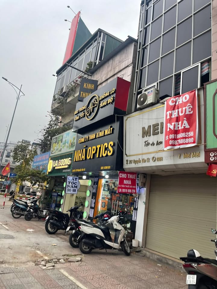 Nhà phố Nguyễn Văn Cừ, Long Biên 34m² - Mặt tiền kinh doanh, sổ đỏ!