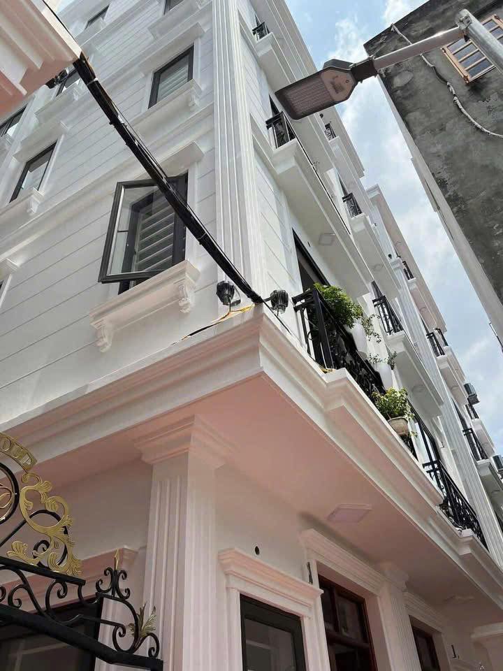 Nhà Riêng 32m² 5 Tầng Full Đồ Ngõ 79 Đức Diễn, Bắc Từ Liêm - Giá 12.5 Triệu/Tháng