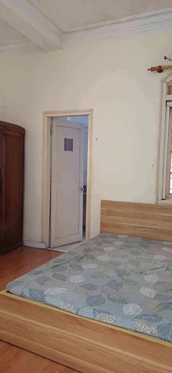 Cho thuê phòng Cát Linh 30m² - Sàn gỗ, gần Ga Metro