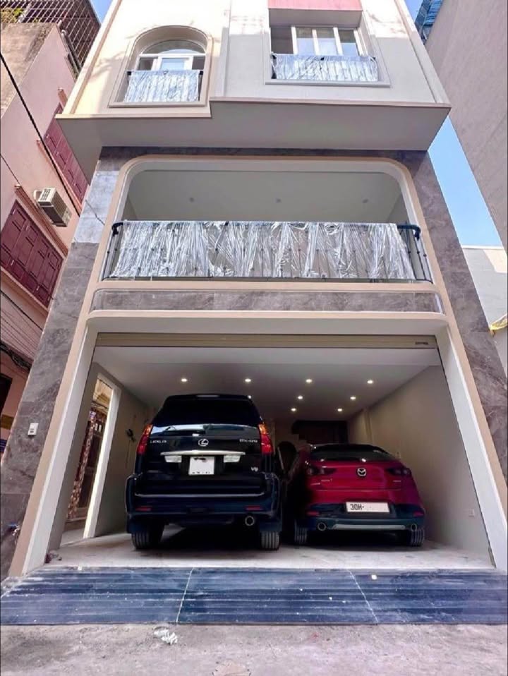 Nhà Ngô Gia Tự 45m² Long Biên - Full nội thất, Gara 2 ô tô!