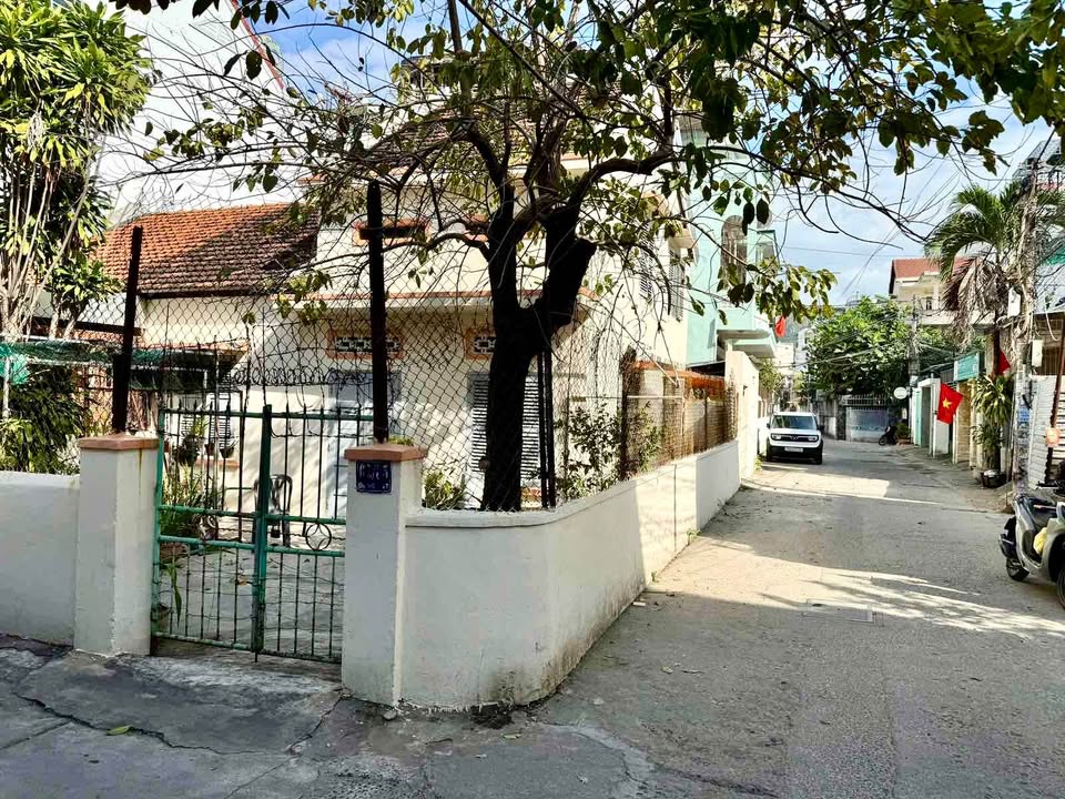 Đất Góc Mặt Tiền Hẻm 62 Đặng Tất - 400m Biển Hòn Chồng - 106.74m² - 9.1 Tỷ