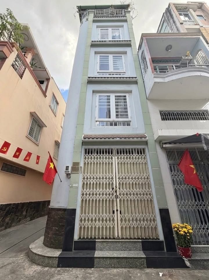 Nhà Hẻm Kinh Doanh Trần Hưng Đạo, Quận 1 - 5 Tầng Lô Góc 24m² - 7.6 Tỷ