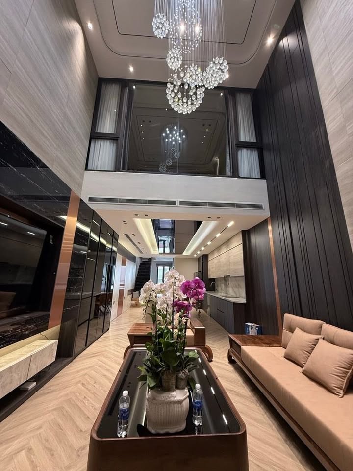 Nhà Phố Long Biên 75m² - 6 Tầng Thang Máy, Gara 2 Ô Tô, Full Nội Thất 25 Tỷ