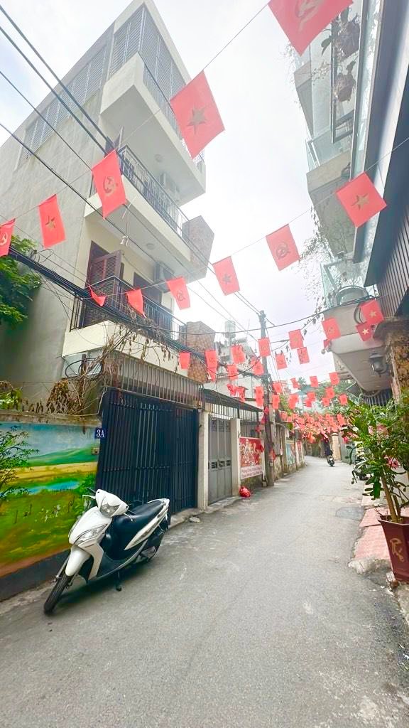 Nhà riêng Nguyễn Văn Cừ, Long Biên 67m² - Ô tô vào tận nhà!