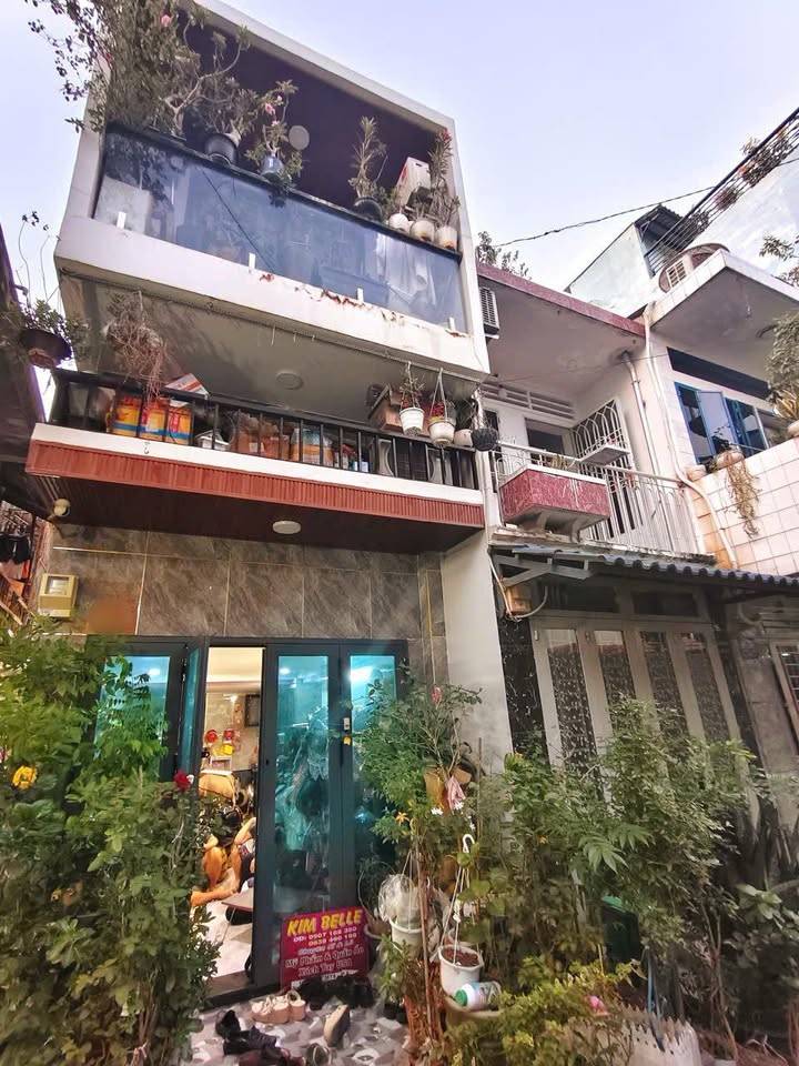 Nhà 3 Tầng Tân Bình 70m² chỉ 3.9 tỷ - Ô tô vào tận nhà!