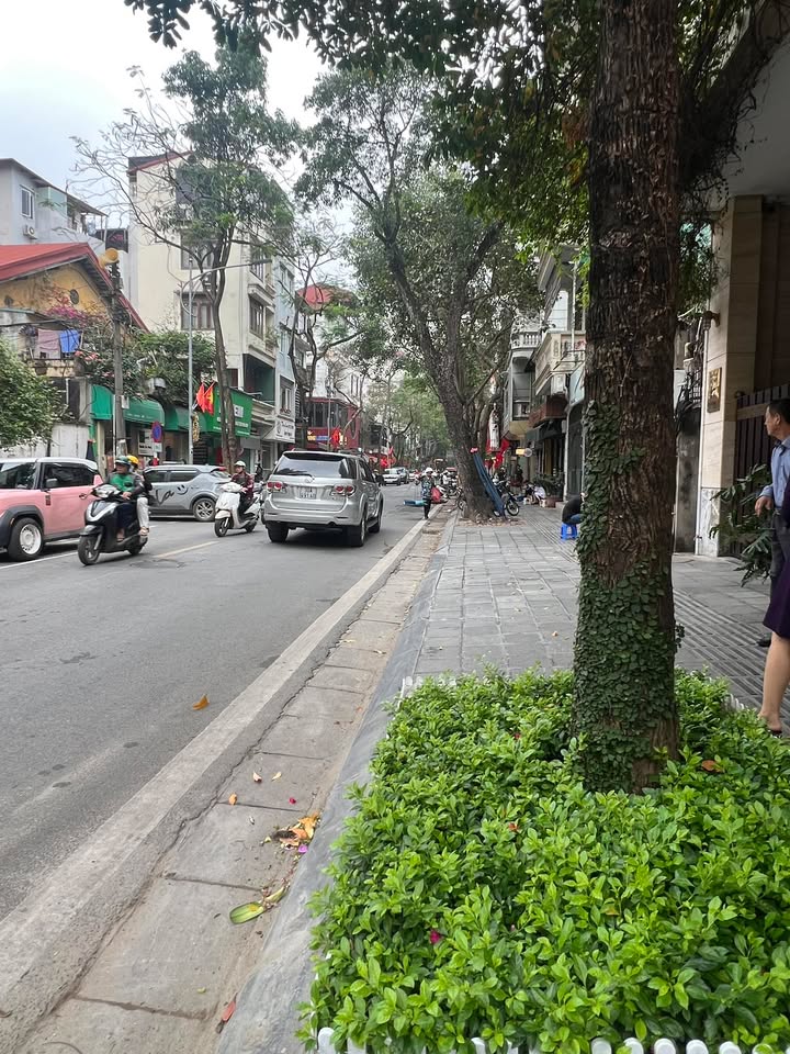 Bán nhà mặt phố Hàng Chuối 40m² - Lô góc kinh doanh cực đỉnh