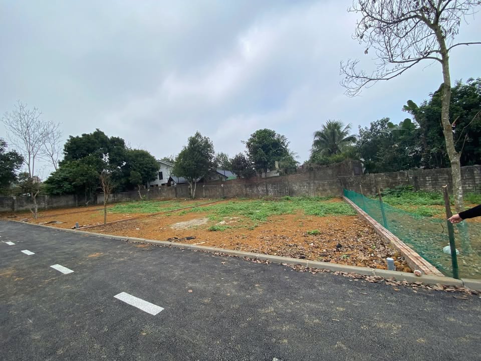 Đất Vàng Ba Vì 219m² Sổ Đỏ - Chỉ 2 Tỷ, Gần Ga Metro, View Núi