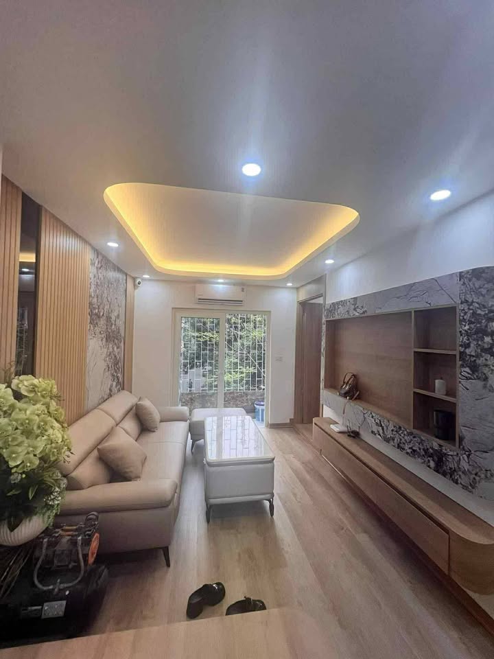 Nhà Riêng Nguyễn Chí Thanh 38m² 6.35 tỷ - Ô tô vào tận nhà!