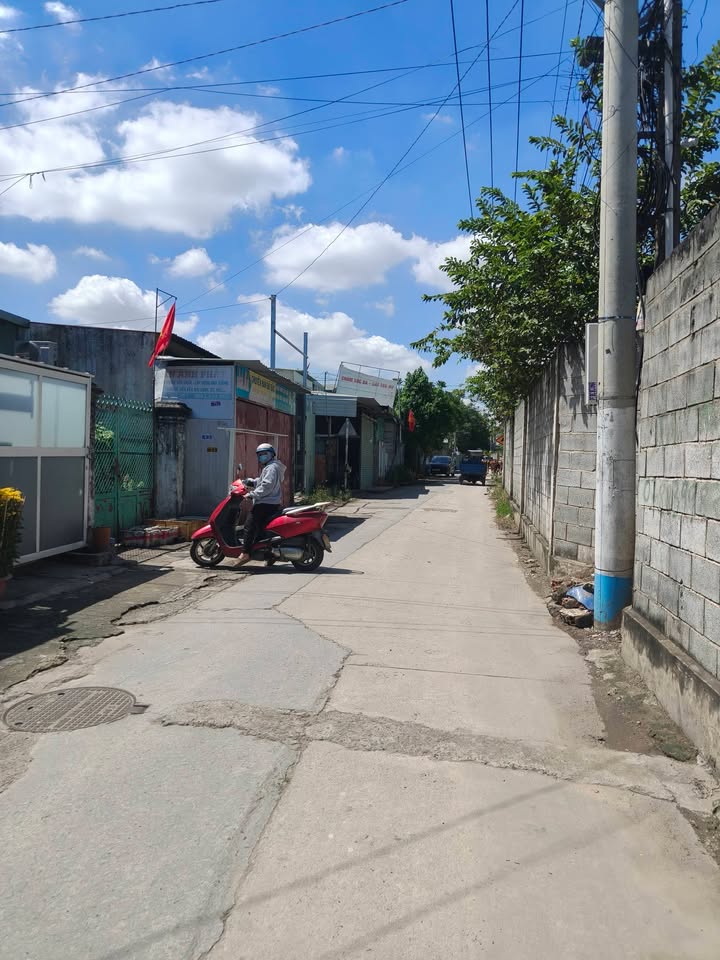 Nhà Phố Bình Chuẩn, Thuận An 153m² giá 2 tỷ - Mặt tiền kinh doanh đắc địa!