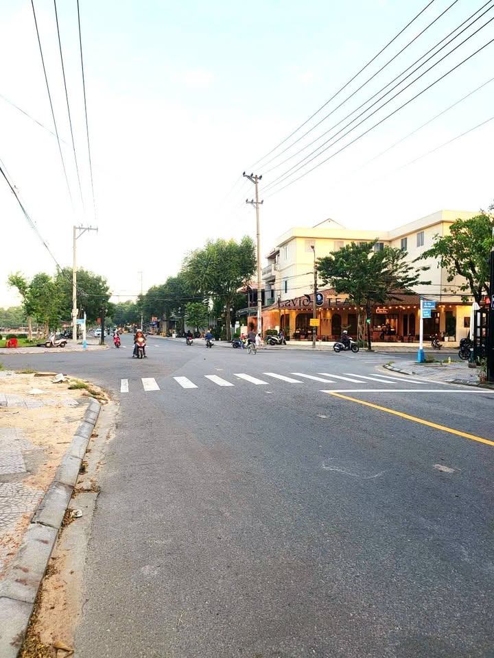 Đất Lô Góc MT Trảng Kèo Hội An 300m², Kèm Nhà 2 Tầng - Giá 10-11 Tỷ