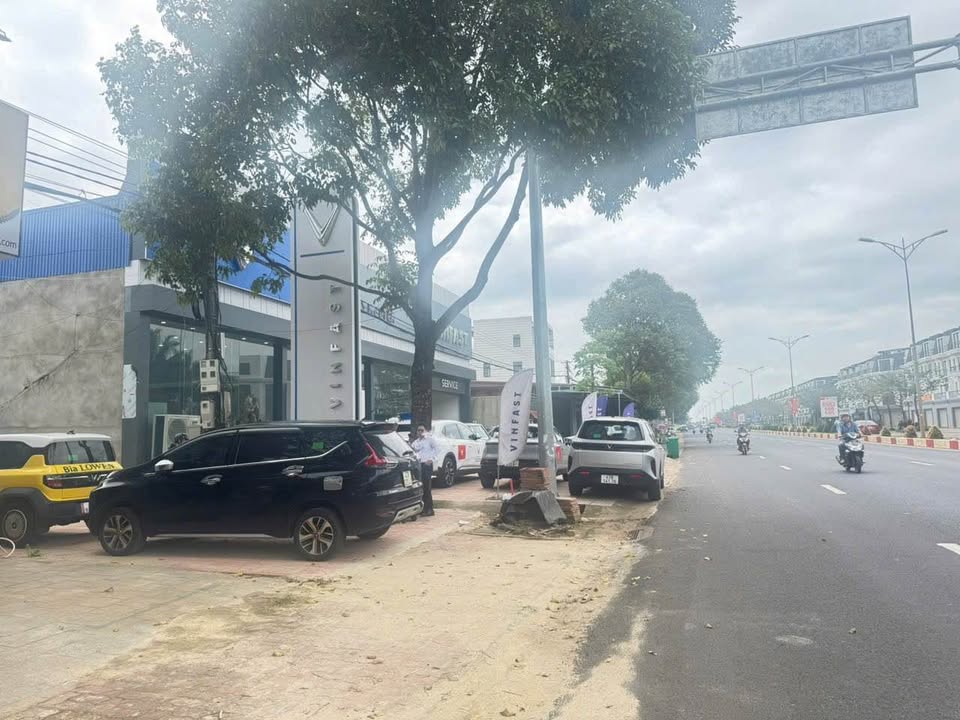 Nhà 2 Mặt Tiền Nguyễn Chí Thanh, Buôn Ma Thuột - Dòng Tiền 8 Triệu/Tháng, Giá 10 Tỷ