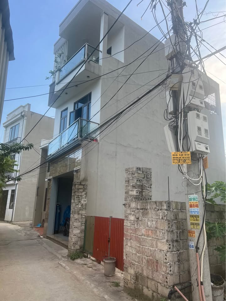 Bán Gấp Nhà 3 Tầng Góc 120m² Hà Phong, Hạ Long - Ô Tô Vào Nhà, Chia Lô Thoải Mái