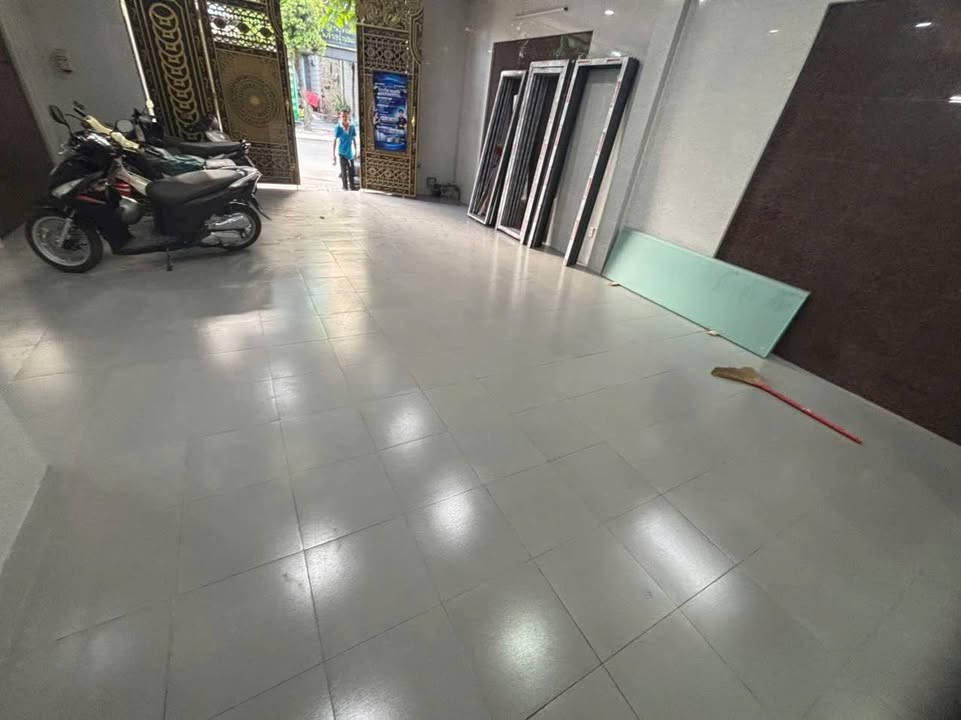 Nhà Mặt Tiền Kinh Doanh Lê Văn Thịnh Q2 45 Triệu - Mặt tiền kinh doanh sầm uất!