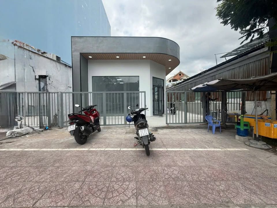 Mặt Tiền Lê Văn Việt Q9 - 300m² Kinh Doanh Sầm Uất Giá 45 Triệu