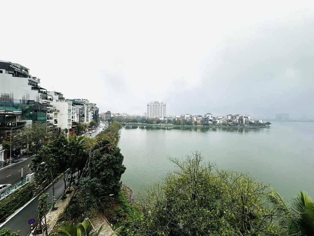 Nhà Phố Mặt Hồ Tây 167 tỷ - Dòng Tiền 350 Triệu/Tháng, Ổn Định!