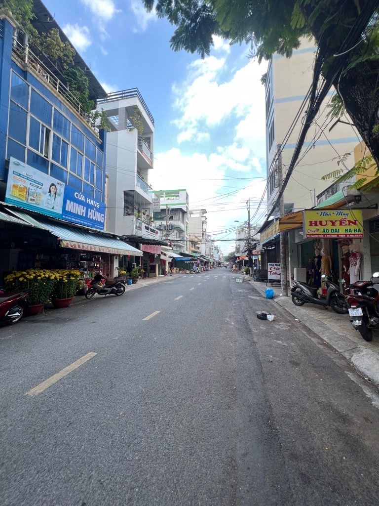 Nhà phố Chu Thiên, Tân Phú 110m² - Mặt tiền kinh doanh đỉnh, giá 17.5 tỷ