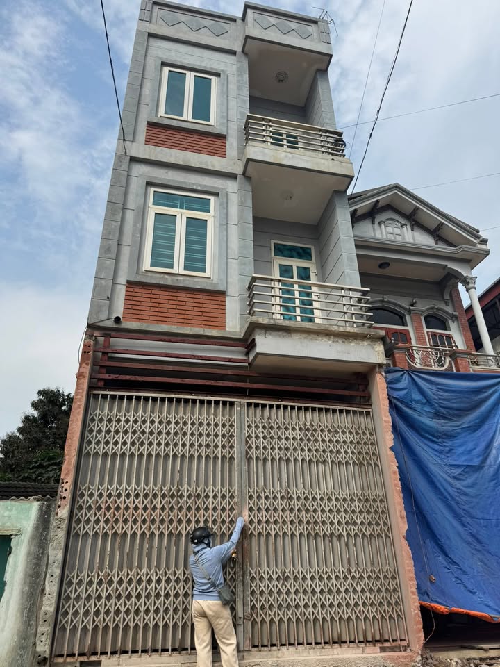 Nhà 3 Tầng Kinh Doanh Đường 413 Sơn Tây 82m² - Sổ Đỏ Sẵn Sàng