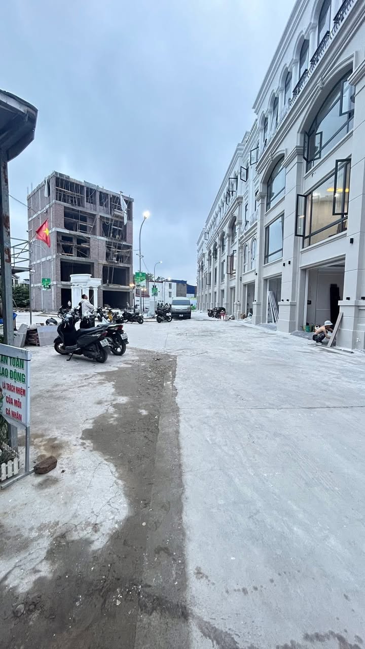 Nhà 50m² Văn Cao, HP - Full Nội Thất Cao Cấp, Thang Máy - Giá 7.3 Tỷ