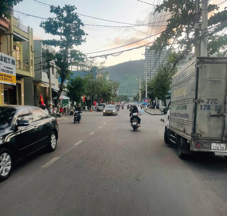 Nhà 3 Tầng Mặt Tiền Nguyễn Văn Cừ, Quy Nhơn - 40m² Kinh Doanh Đa Ngành