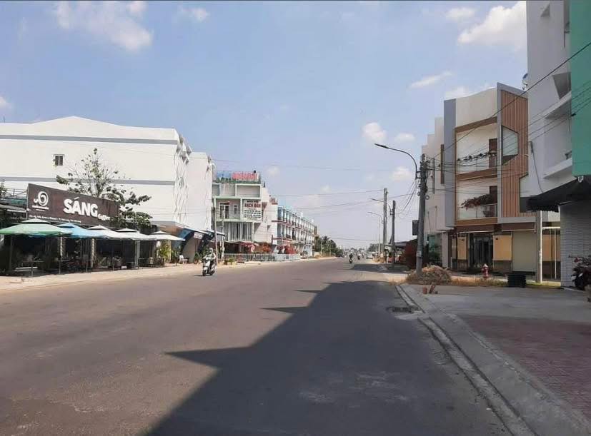 Nhà Phường 3 Vĩnh Long 111.7m² - Ô tô đỗ cửa, Sẵn kinh doanh