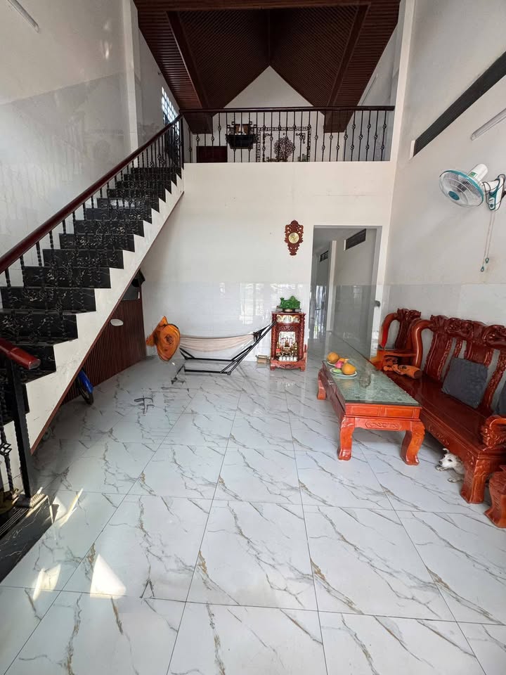 Nhà Mái Thái 150m² Mặt Tiền Gần Chợ Long An - Sổ Hồng Sẵn Sàng