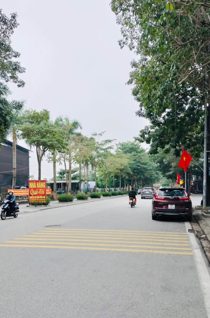 Bán nhà mặt phố KĐT Thành phố Giao lưu 250m² - Vị trí đắc địa