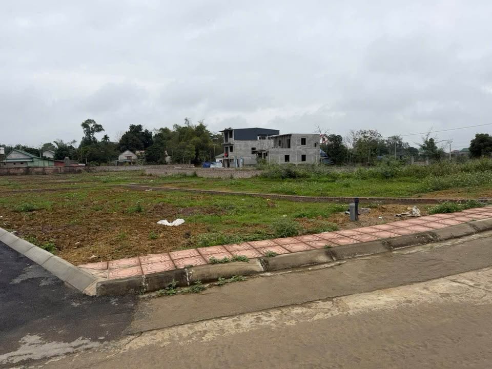 Đất nền Lương Sơn 200m² - Sổ đỏ vuông vắn, giá chỉ 2 tỷ