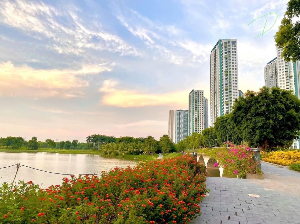 Bán Căn hộ Ecopark 46m² Tầng Trung - Giá 2.8 Tỷ