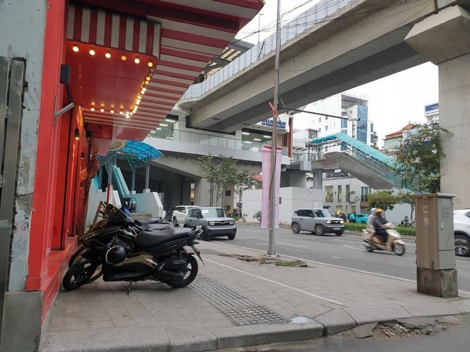 Nhà Mặt Phố Hoàng Cầu, Đống Đa - 172m², 9 Tầng, Doanh Thu 350tr/tháng