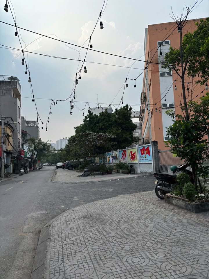 Nhà riêng Thạch Bàn 43m² - Ô tô vào tận nhà, ngõ thông kinh doanh