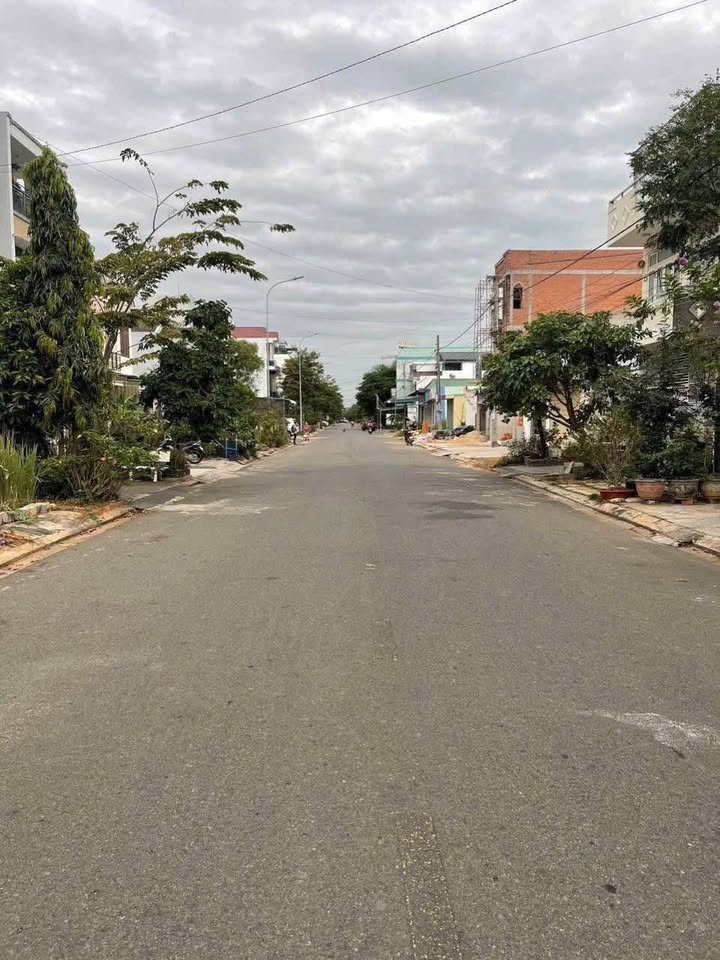 Nhà 1 Trệt 1 Lầu Hoàng Bích Sơn Phan Thiết - 100m² Hướng Bắc - Giá 5 Tỷ