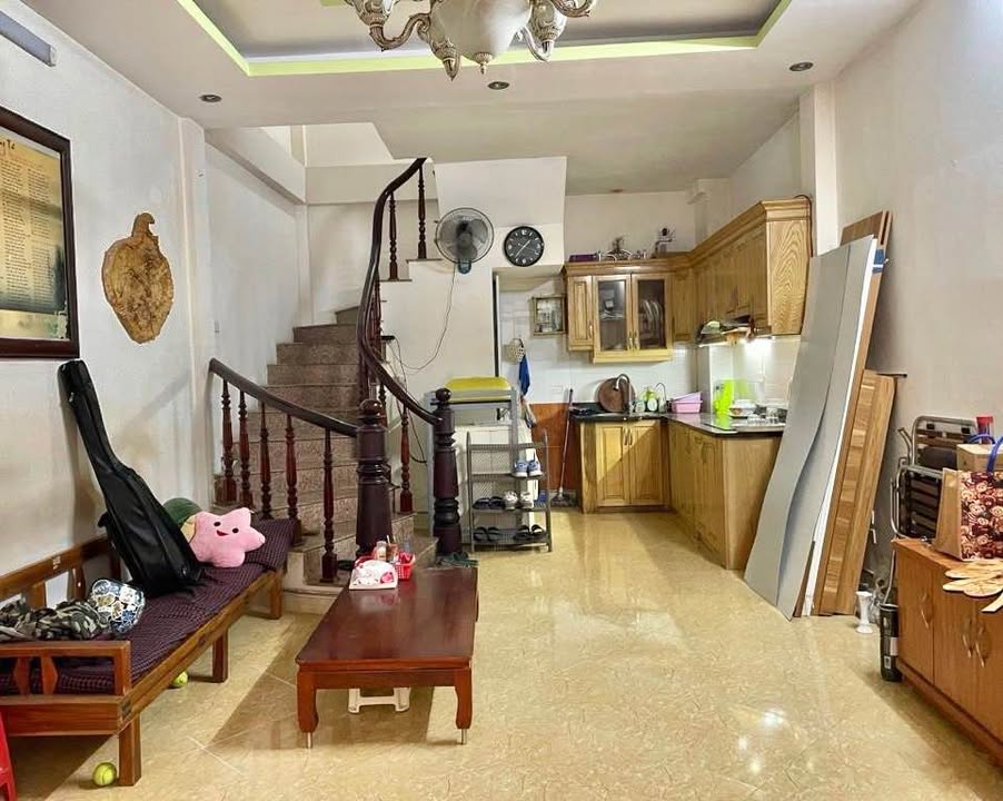 Nhà 175m² Cầu Giấy - 5 Tầng - Gần ĐH 8.x Tỷ - Sổ Đỏ Chính Chủ