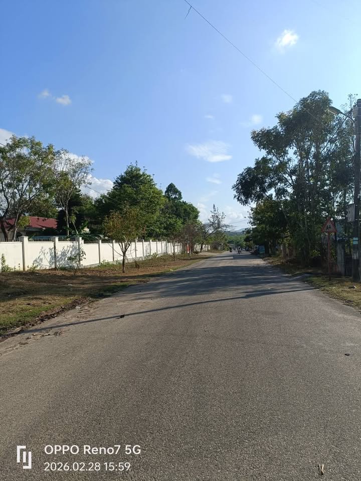 Nhà phố Kon Tum 200m² chỉ 1.1 tỷ - Mặt tiền kinh doanh đắc địa!