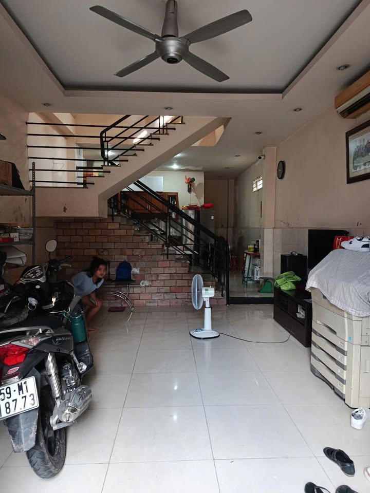 Nhà Quận Tân Phú 48m² giá 5.2 tỷ - Ô tô vào tận nhà!