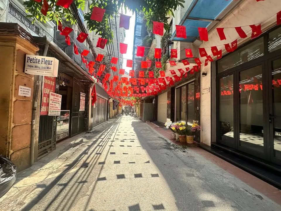 Đất nền Lạc Long Quân Tây Hồ 201m² 65 tỷ - Tiềm năng tăng giá cực lớn!