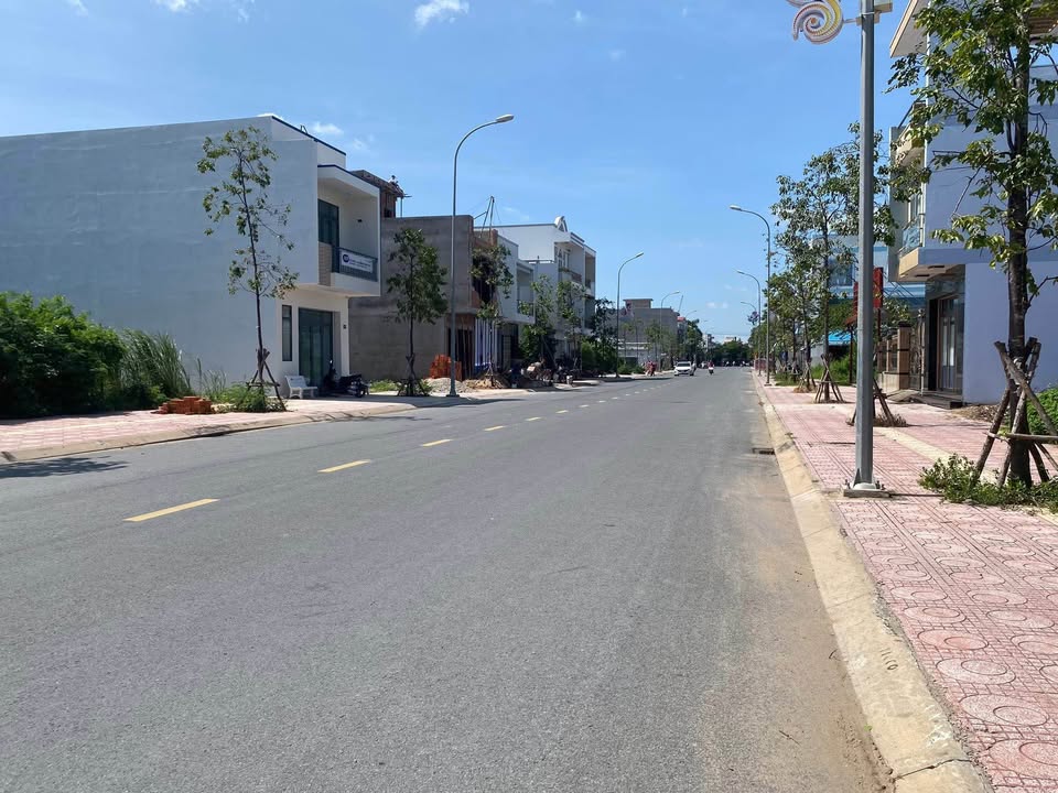 Đất nền Kiến Tường 100m² chỉ 1 tỷ - Sổ đỏ chính chủ!