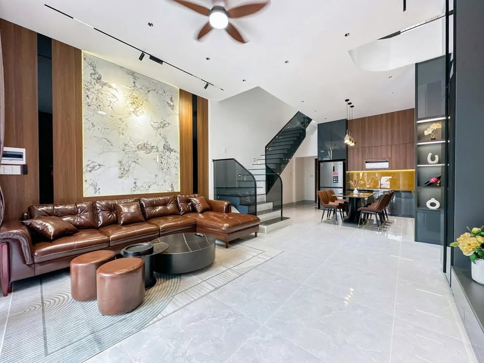 Bán Nhà Quang Tiến 75m² Giá 11 Tỷ - Ô Tô Đỗ Cửa - Sổ Vuông A4