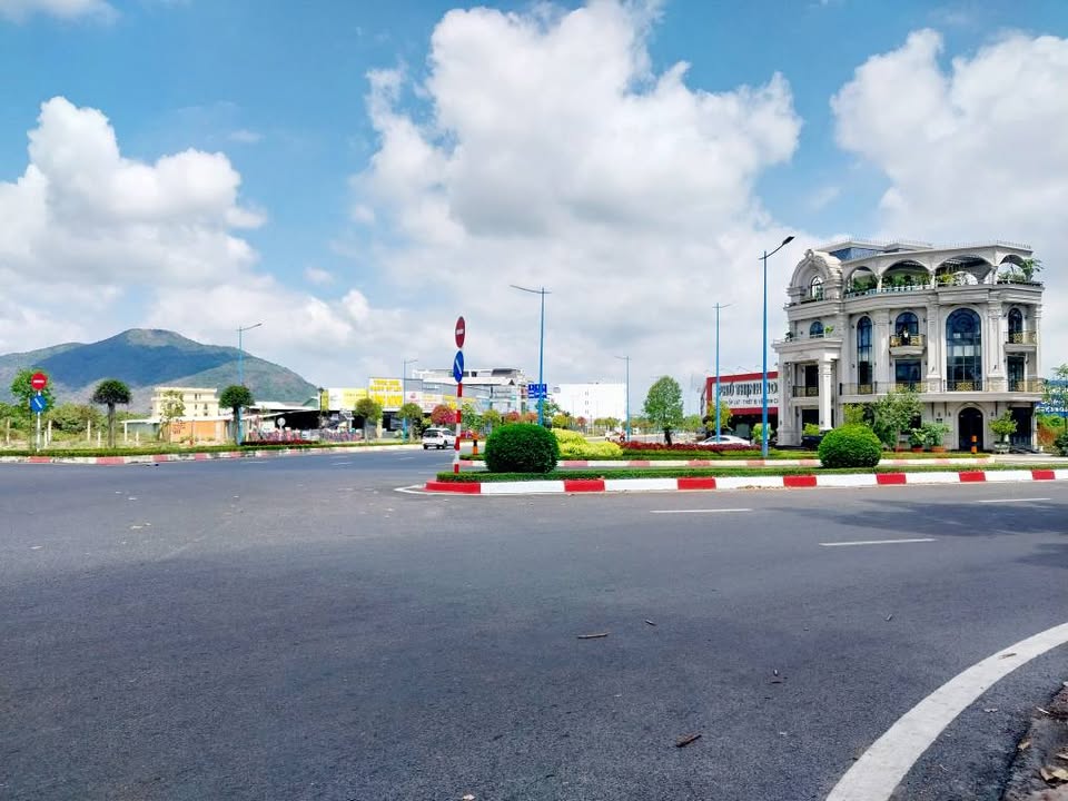 Đất Mặt Tiền Hùng Vương, Bà Rịa - 450m² Sổ Đỏ Chính Chủ Giá 10.2 Tỷ