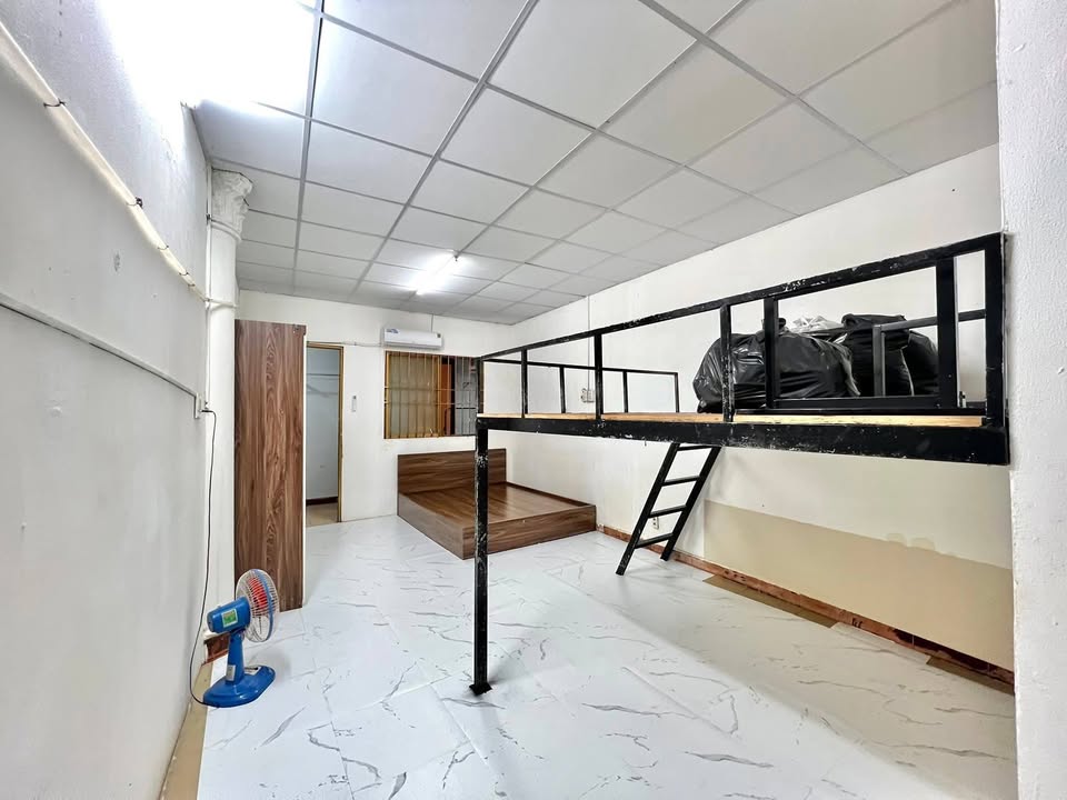 Bán Căn Hộ 30m² Quận 11 - Full Nội Thất, Giá 4 Tỷ - Chính Chủ