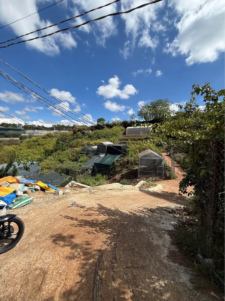 Đất Vạn Thành Đà Lạt 205m² - Mặt Hẻm Ô Tô - Giá 1.1 Tỷ