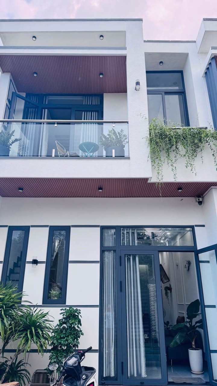 Nhà Hiệp An TDM 100m² - Full nội thất, sân ô tô rộng rãi!