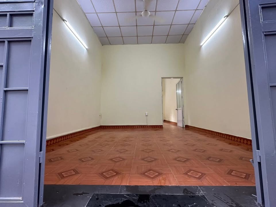 Nhà riêng Đàm Quang Trung, Long Biên 90m² - Ô tô vào tận nhà, tiện kinh doanh!