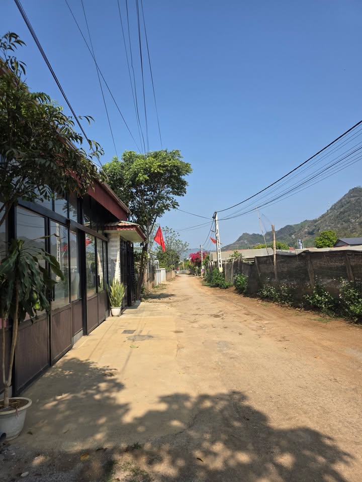 Bán Đất Tặng Nhà 150m² Trung Tâm Mộc Châu - Sổ Đỏ Full Thổ Cư