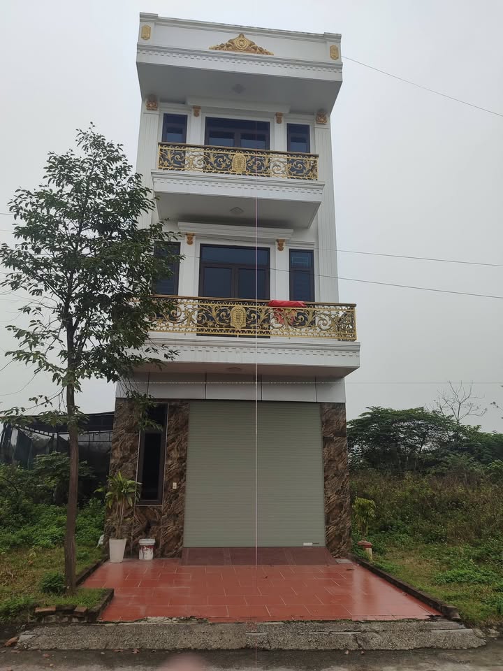 Nhà 3 Tầng Đẹp 80m² - View Sân Bóng, Gần Chợ Quốc Tế Bắc Giang