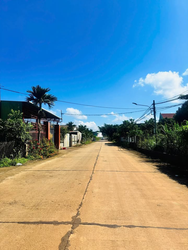 Đất nền Thôn 4, EaKao 200m² giá 1.2 tỷ - Sổ đỏ chính chủ!